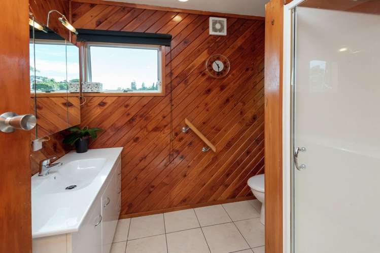 44 Colmar Road Mellons Bay_12