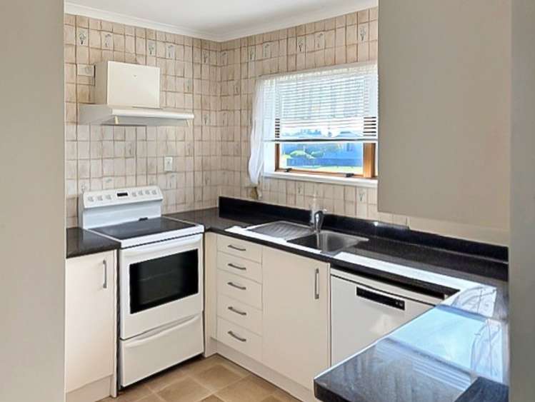 136 Richmond Avenue 11139_1