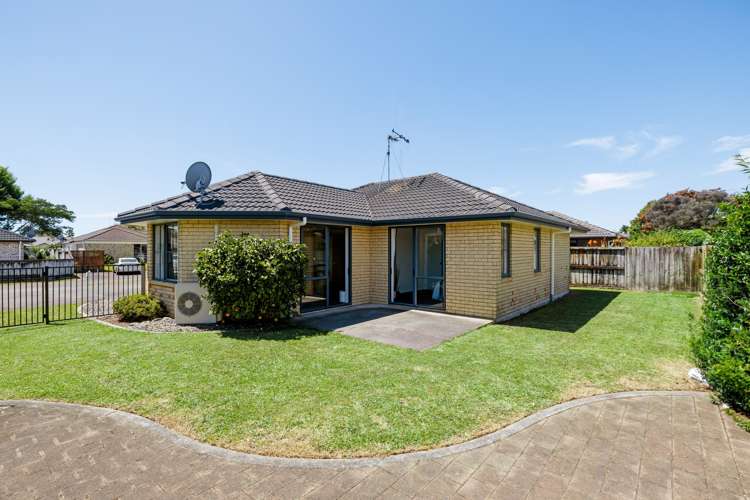 15 Farnham Close Rototuna North_1