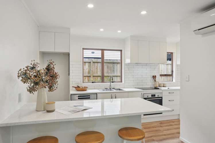 2/100 Royal Road Massey_3