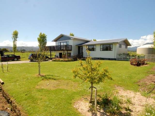 2 Wharf Road Karamea_1