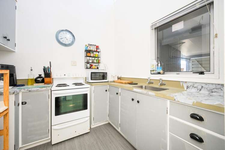 7 Westmere Place Takaro_10