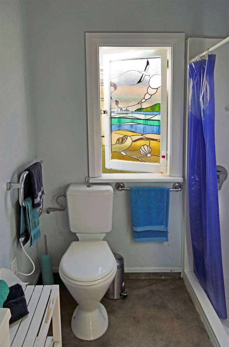 83 Apu Crescent Lyall Bay_13