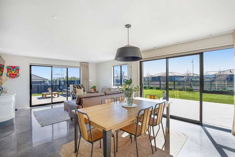 29 Honeyfield Drive Whalers Gate_6