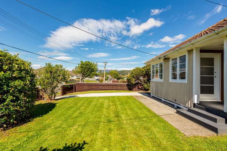 22 Ngata Grove Trentham_1