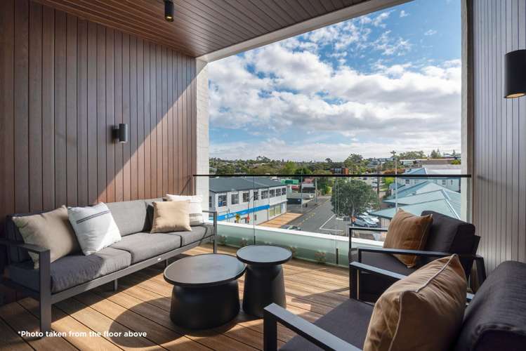 2/423-427 Beach Road_2