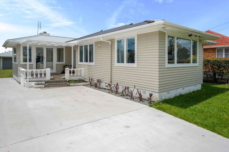 13 Peachgrove Road Te Atatu Peninsula_1