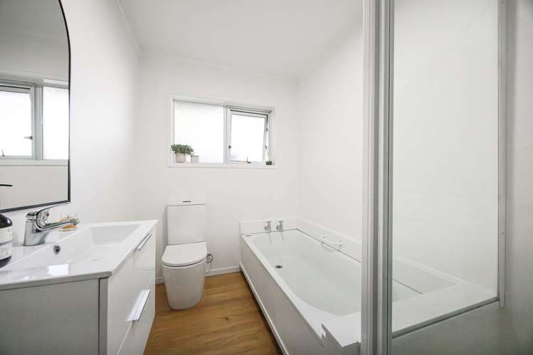2/14 Rowan Terrace Te Atatu South_12