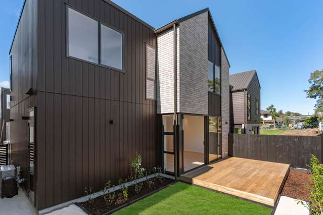 Designer Living Meets Parkside Serenity