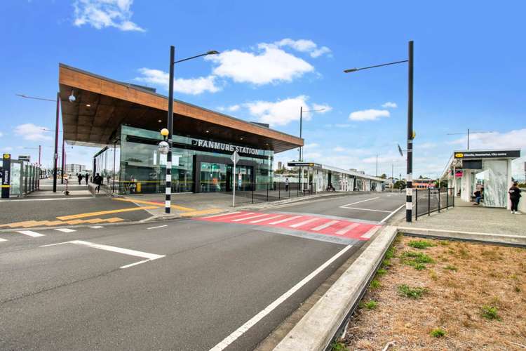 13, 68 Mountain Road Mt Wellington_24