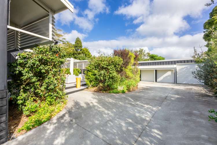 11 Piccadilly Circus Snells Beach_34