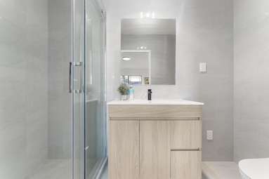 4 Footwide Place_3
