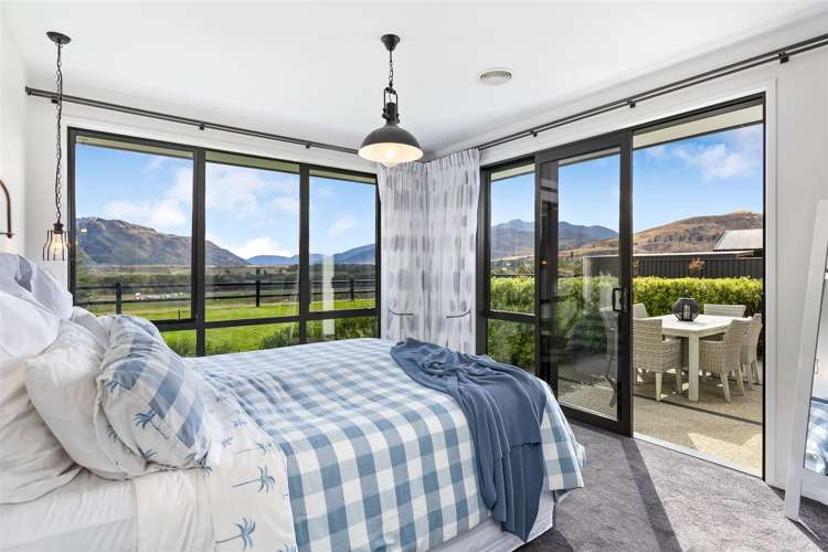 40 Myles Way Lower Shotover_12