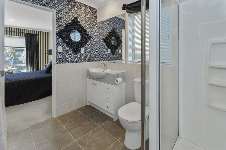 44 Aberdeen Crescent Wattle Downs_13