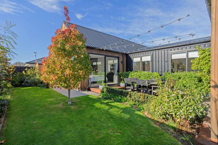12 Spitfire Drive Burleigh_32