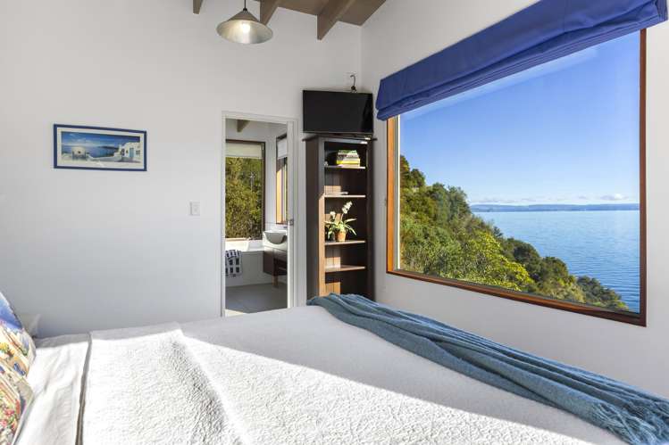 26 Whakamoenga Point Acacia Bay_17