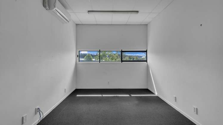 3 and 4/18 Taurus Place Bromley_12