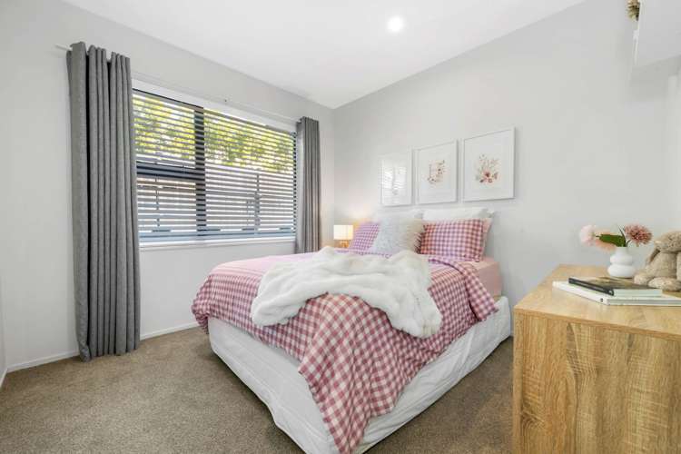 8 Doidge Street Beachlands_17