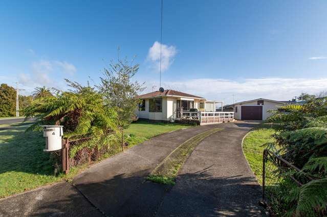 Sunny Family Home in Lynmore School Zone