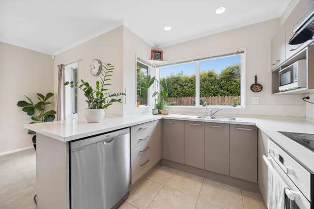 2/26 Headcorn Place Botany Downs_4