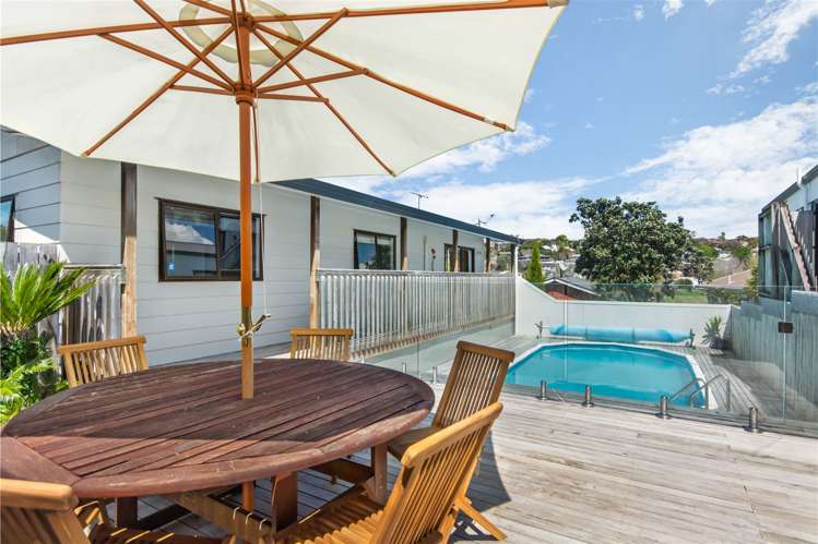 2/93 Athena Drive Totara Vale_1