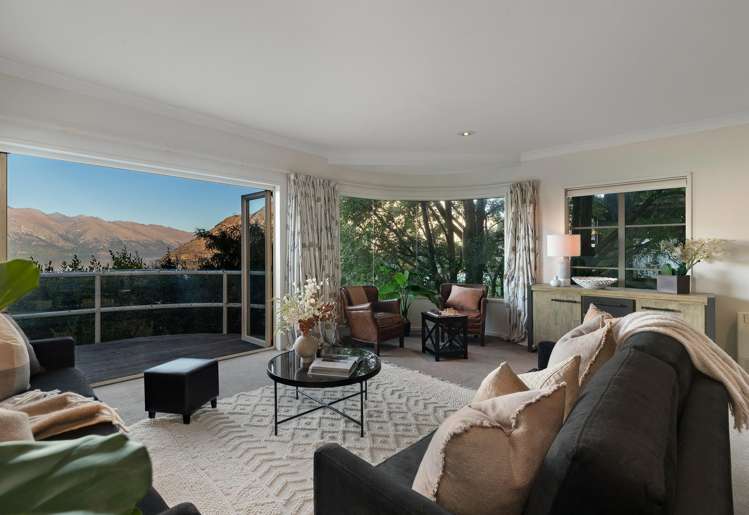 19b Wynyard Crescent Fernhill/Sunshine Bay_2