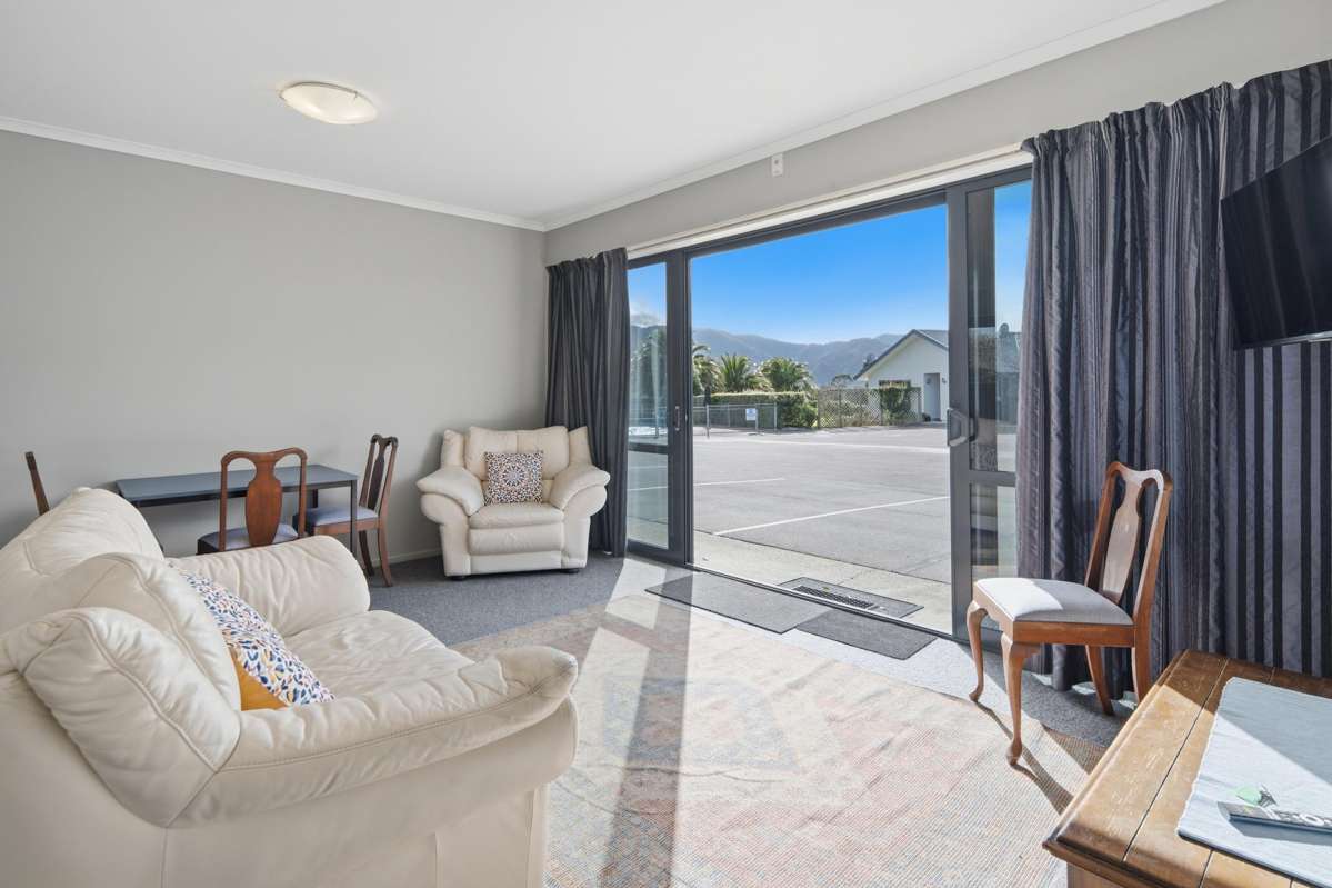 1594 Queen Charlotte Drive_3