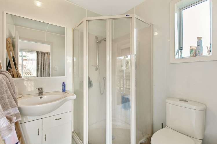 12 Riverview Road New Lynn_25