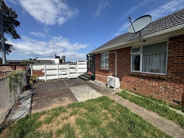 Renovated Large Brick 3brm Duplex House