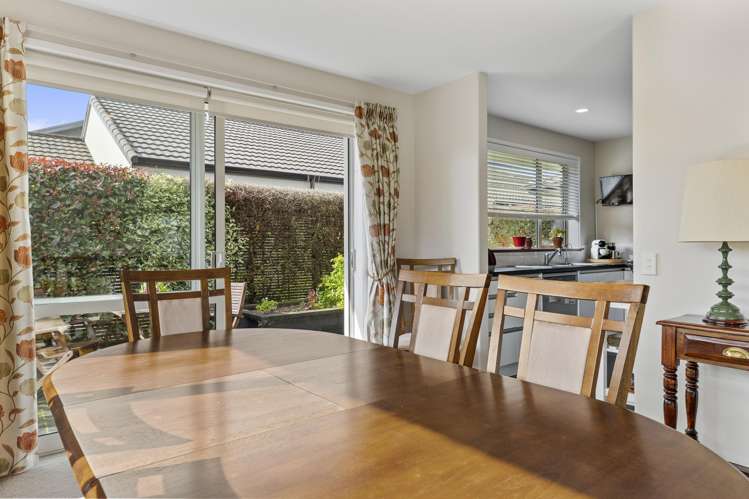 53 Chateau Crescent Rangatira Park_17