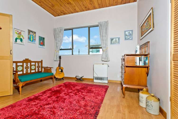 85 Pupuke Road Northcote_13