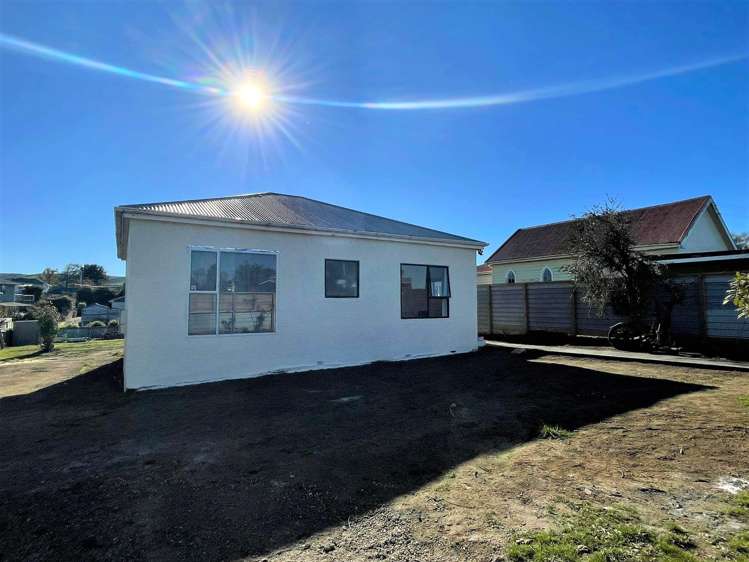 33 Main Road Owaka_24