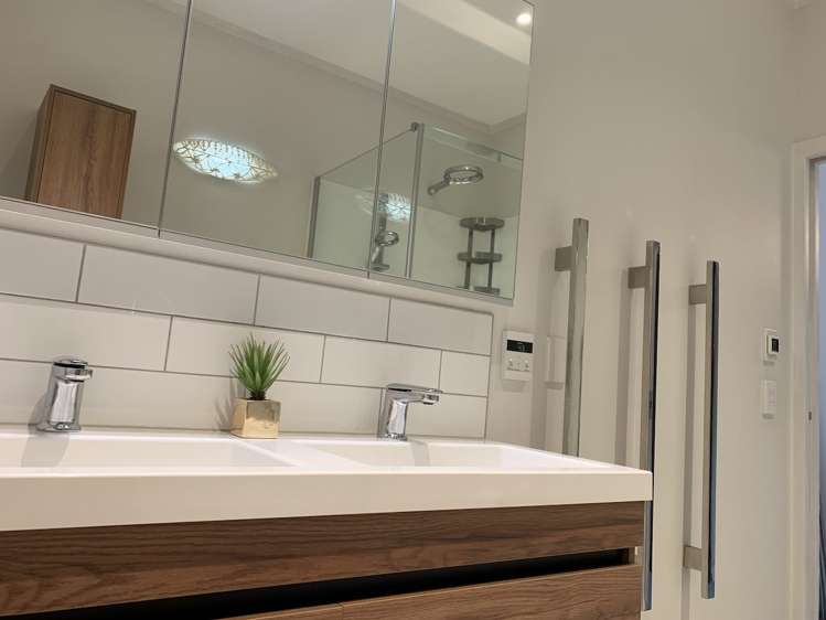 32 Wairoa Road Narrow Neck_11