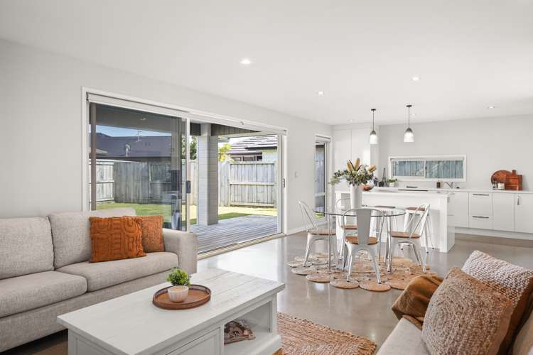 33 Kahuparere Crescent Pyes Pa_1