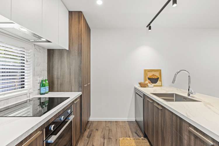 2/25 Alexandra Street_2