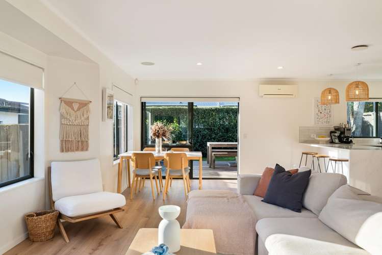 8a Craigbank Avenue New Lynn_8