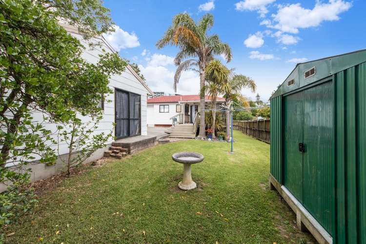 9 Panzic Place Glen Eden_16