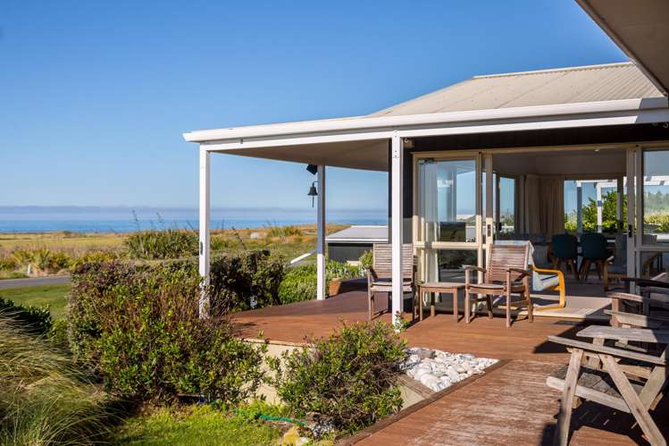 6 Beach Road Flat Point_23