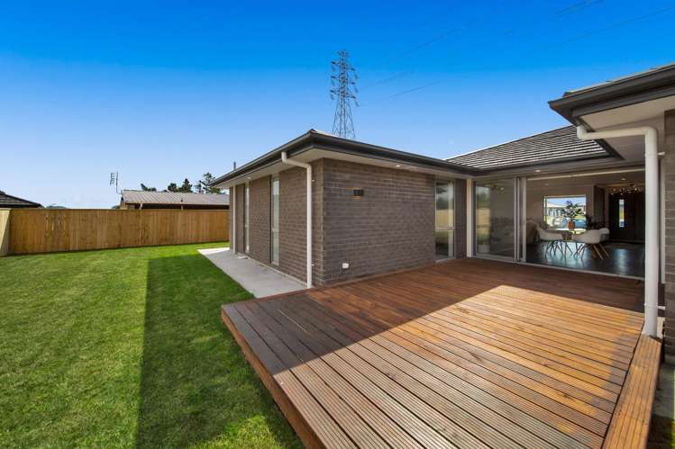 33 Honeyfield Drive Whalers Gate_18