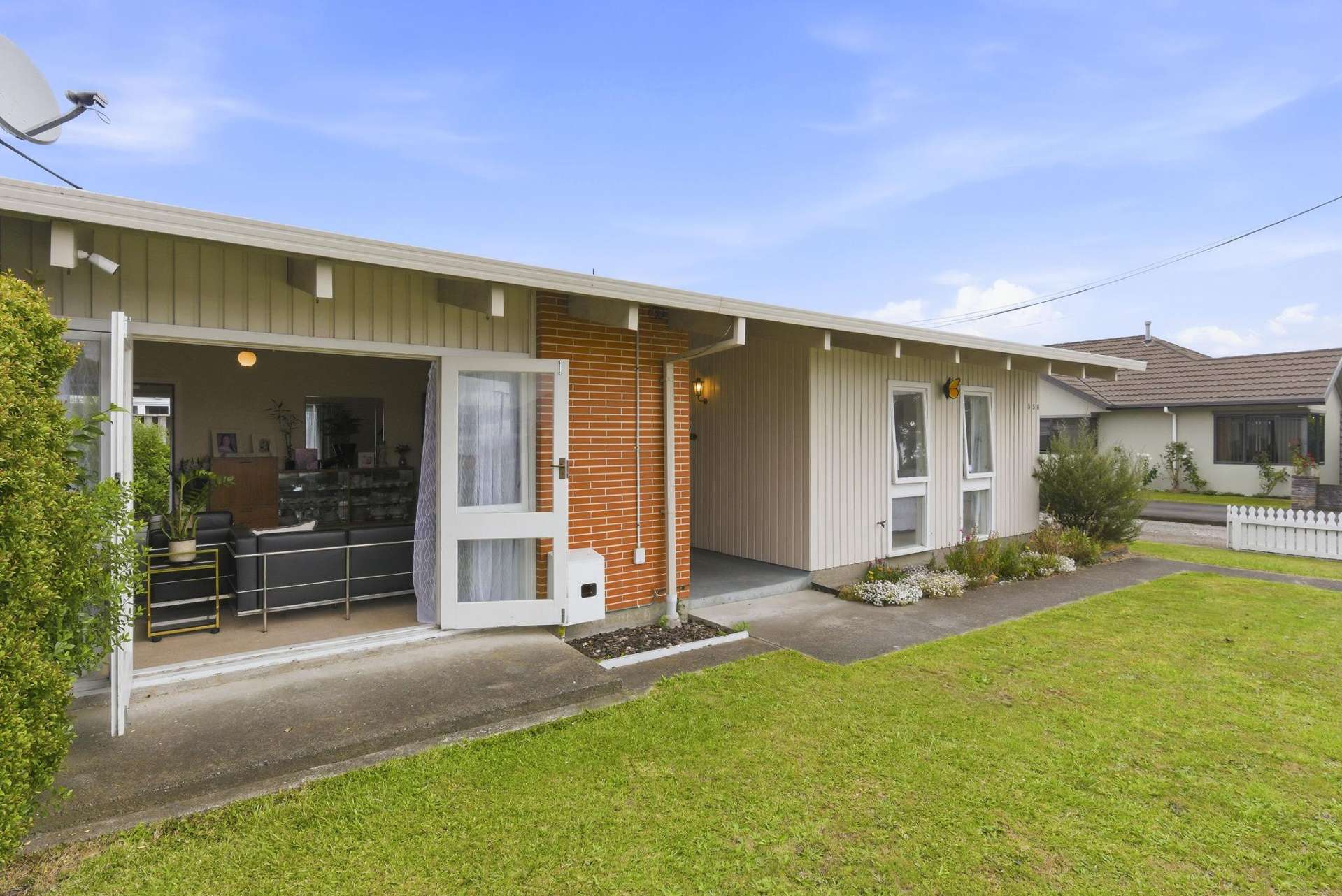 556 Queen Street East Levin_0