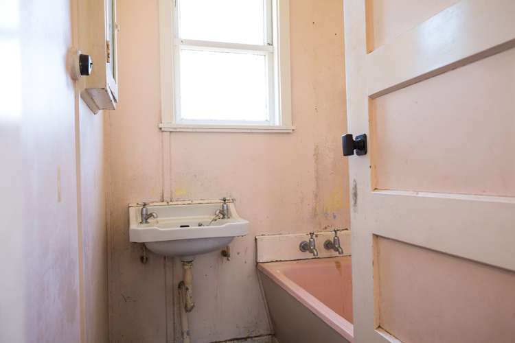 33 Gibson Crescent Naenae_10