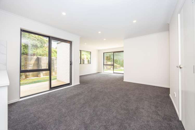 2/40A Exeter Street Glenview_10