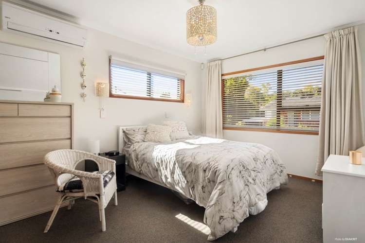 2/9 Carlton Street Hillsborough_13