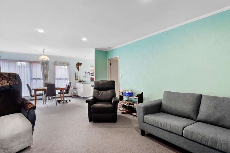 9 Saunders Crescent Stoke_8