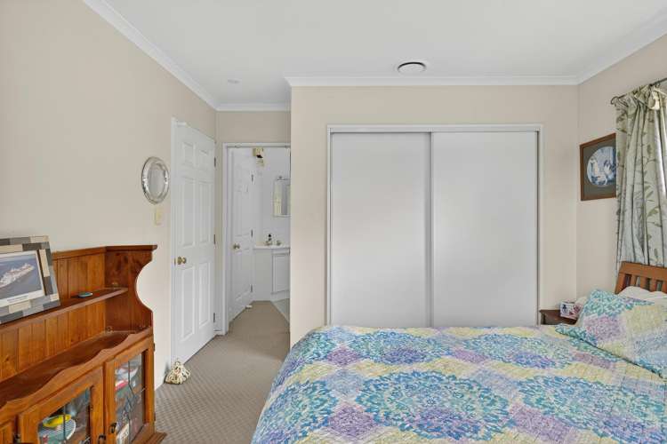 2/7 Crofts Lane Parklands_16