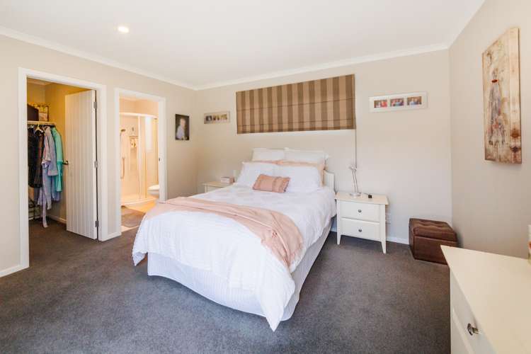 10 Galea Grove Kelvin Grove_12