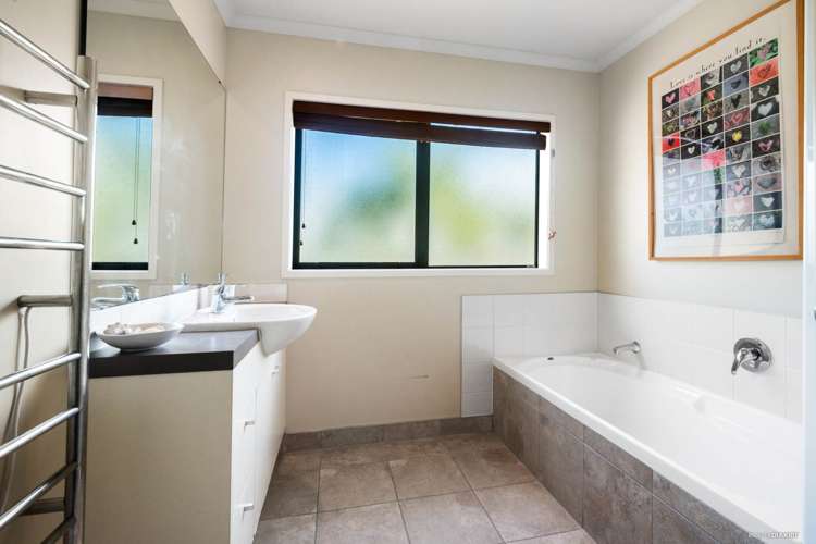 8 Seamount Drive Red Beach_15