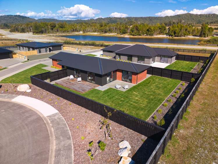 11A Hinau Crescent Kaiata_24