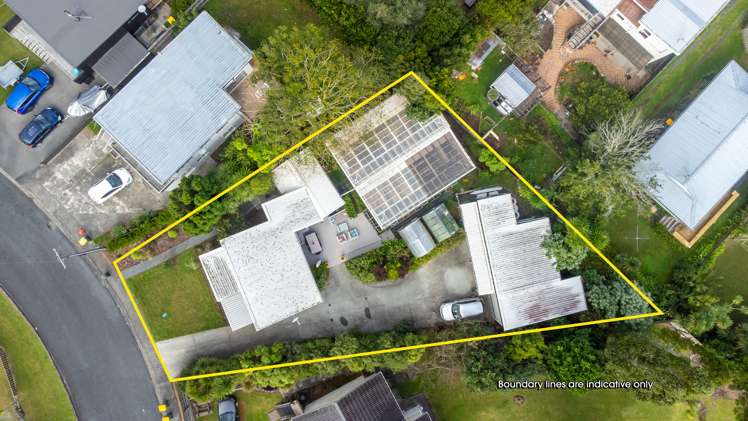 11 Piccadilly Circus Snells Beach_36