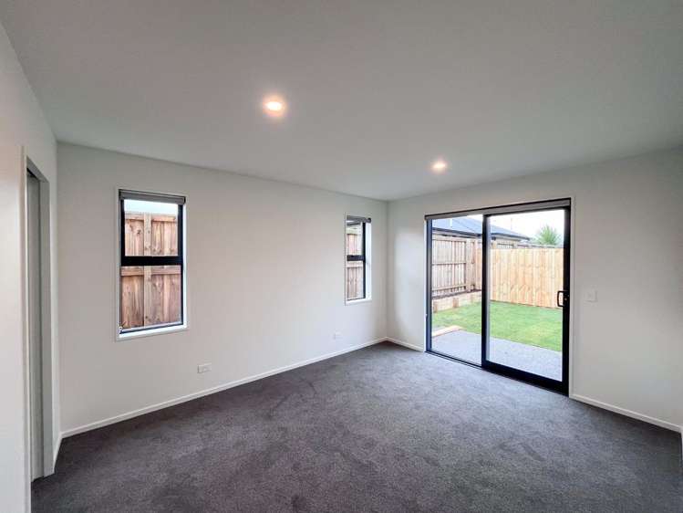 4 Accadia Drive 11103_10